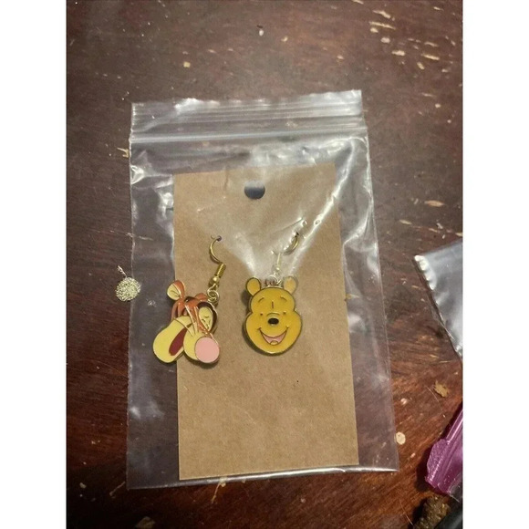 CARTOON CHARACTER HOOK EARRINGS POOH AND TIGGER - Picture 1 of 1